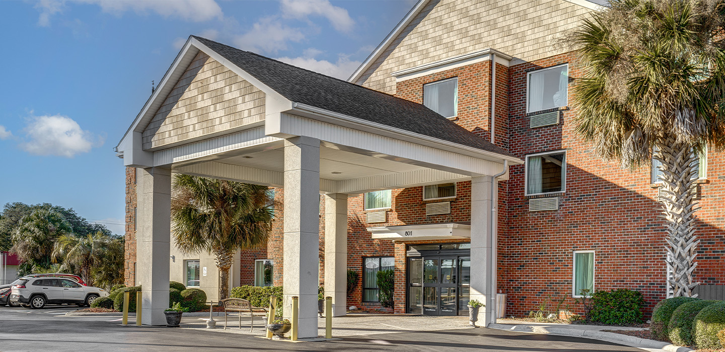 BUSINESS-FRIENDLY AMENITIES FOR CORPORATE TRAVELERS AT OUR SWANSBORO HOTEL